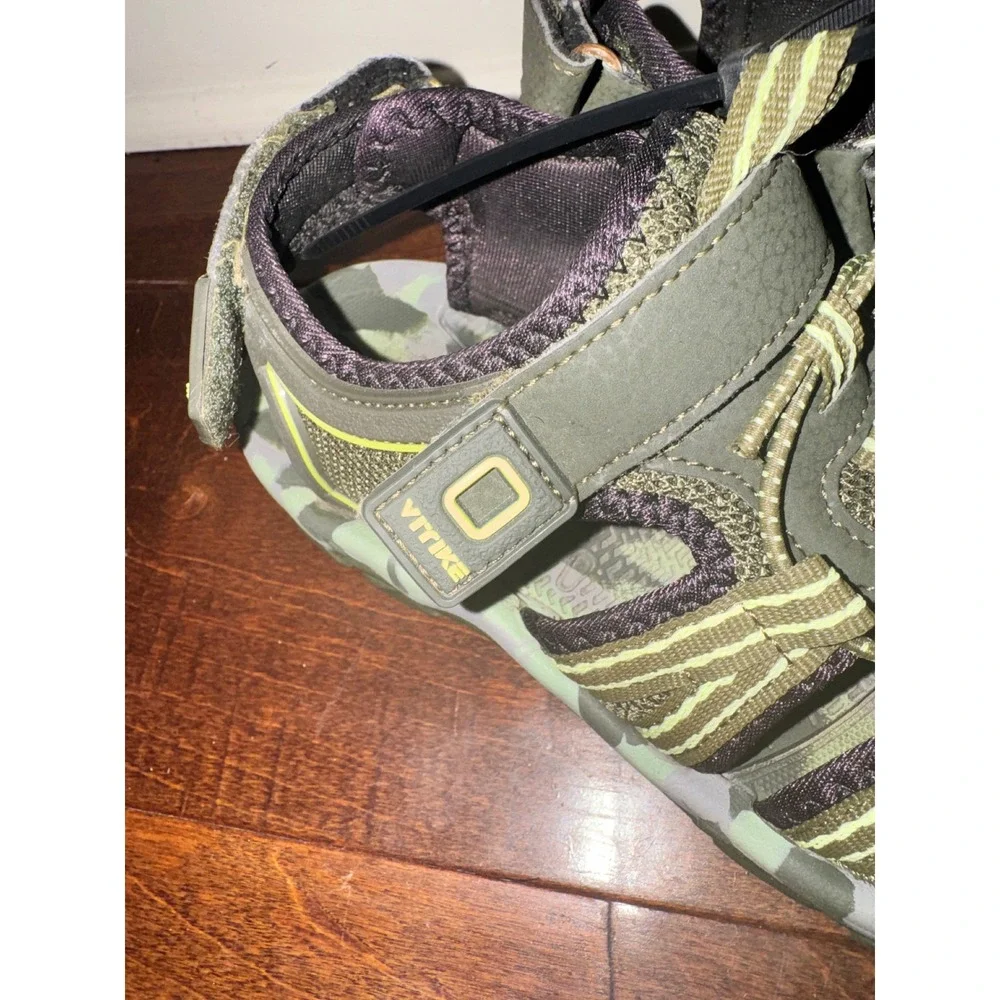 Vitike Kids Closed Toe Sports Sandals Olive Green Camo Bungee Strap Size 3.5